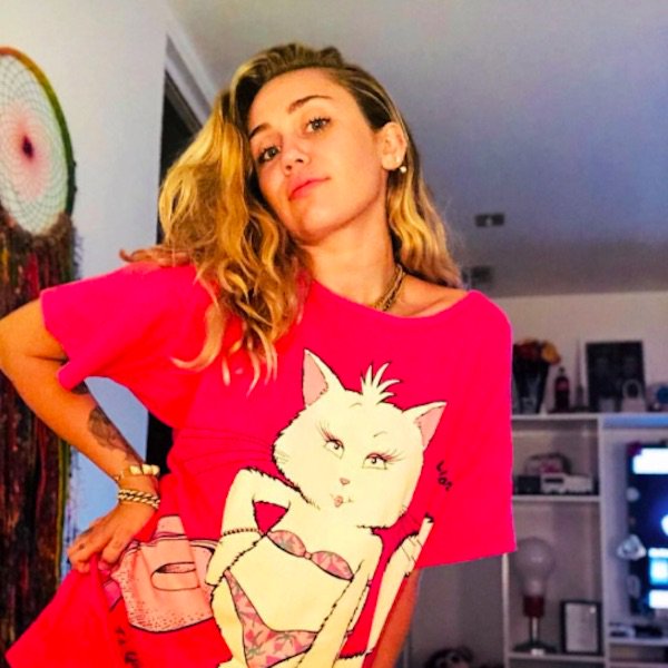 OCEANUP's tweet image. Have you figured out why @MileyCyrus wiped her Instagram clean? goo.gl/wCxkF5