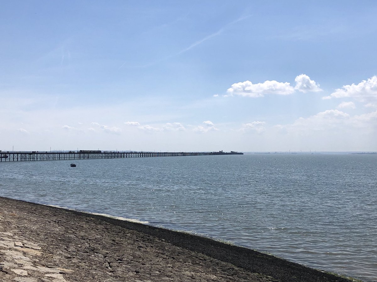 PierViewNo5's tweet photo. A short stroll this lunch time 🚶🏻♂️☀️⛱🚤🏊♂️🍦🍭🍩🥤🍹🌞🕶🎢⛵️#Southend #pier #pierview https://t.co/SUgrrmUcrq