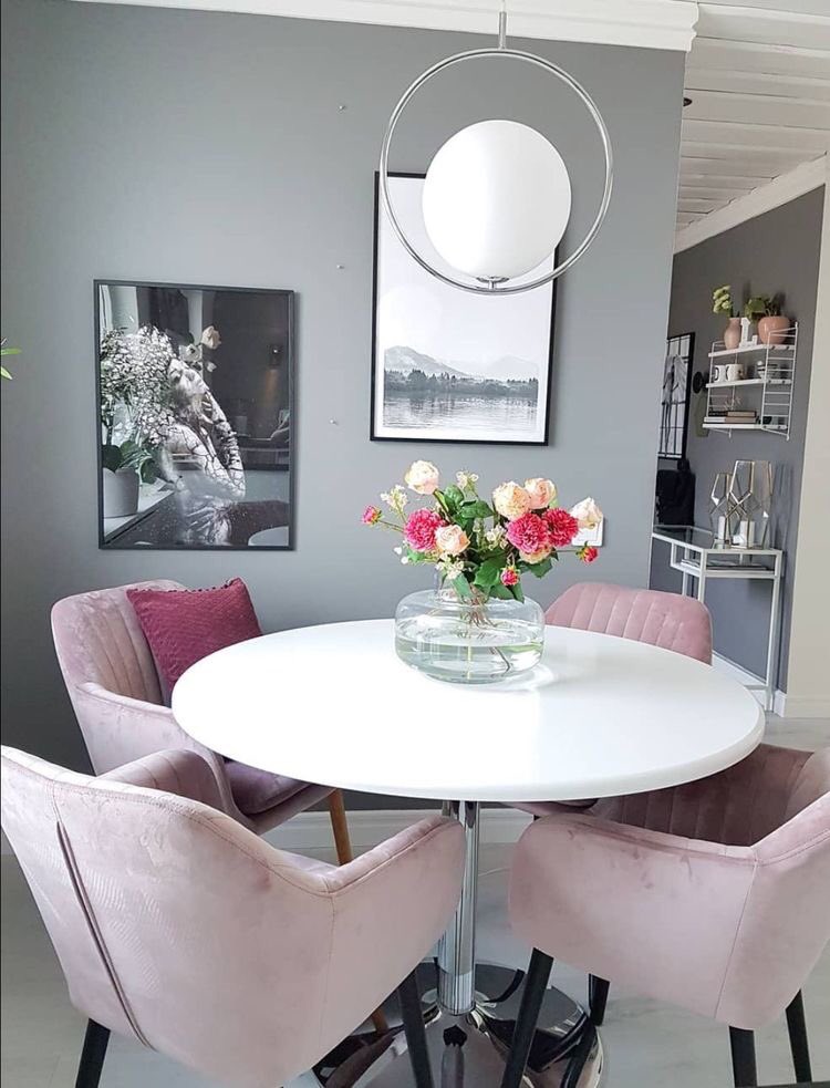 Si a mí me preguntan a día de hoy paleta de colores y materiales para mi casa, os diría: gris, rosa, velvet, mármol blanco, dorado, madera y de ahí a crear! 
De momento seguiré soñando con rinconcitos tan bonitos como este 😍