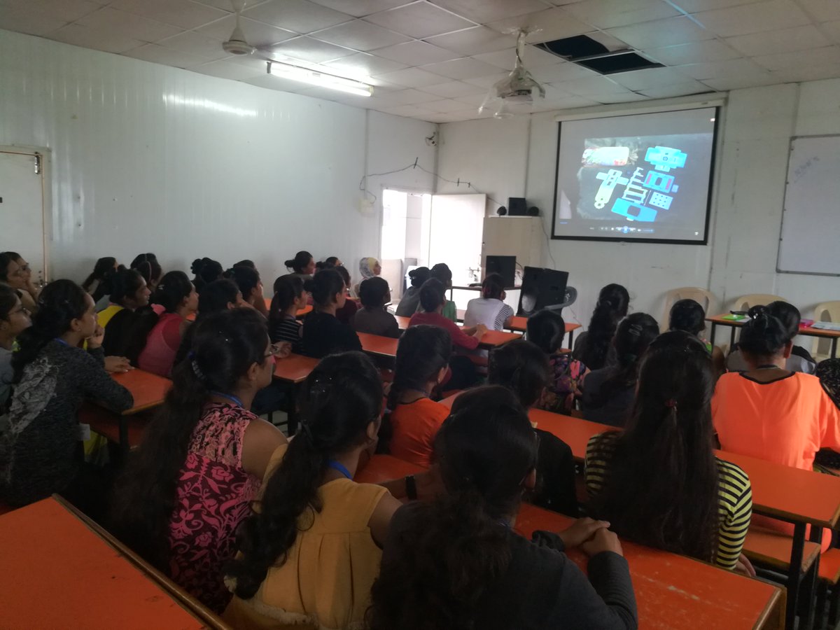 Ghosh_Nanomed's tweet photo. Conducted Foldscope Hands-on-Training and Workshop for 195 students at College of Computer, Science and Information Technology, Junagadh. All of them want to buy their personal Foldscope. Please help the rural students. @TeamFoldscope @gubbilabs @himdaughter  @PrinSciAdvGoI https://t.co/dX1pLNb7M0