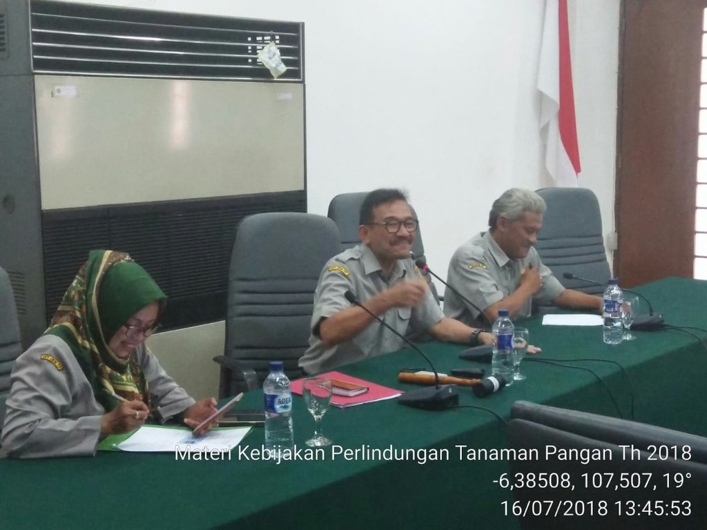 bbpopt's tweet photo. #PengawalOPT
Senin (16/7) Direktur Perlintan @Yanuardi131058 sampaikan |Kebijakan Perlindungan Tanaman Pangan Tahun 2018| dlm Pelatihan P3OPT bagi THL TB POPT angktn l 2018 di @bbpopt
#SpotStop #Preemtif
@ditlin_tp
@Ditjen_TP_News
@kementan https://t.co/DjJMGGT391