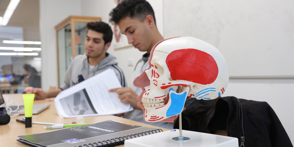 Univ_St_Etienne's tweet photo. #Médecine Un tutorat gratuit pour réussir sa PACES à l'UJM 💪 Plus d'infos : https://t.co/Gmg6fmAWU5 https://t.co/jAP0UQb9ru
