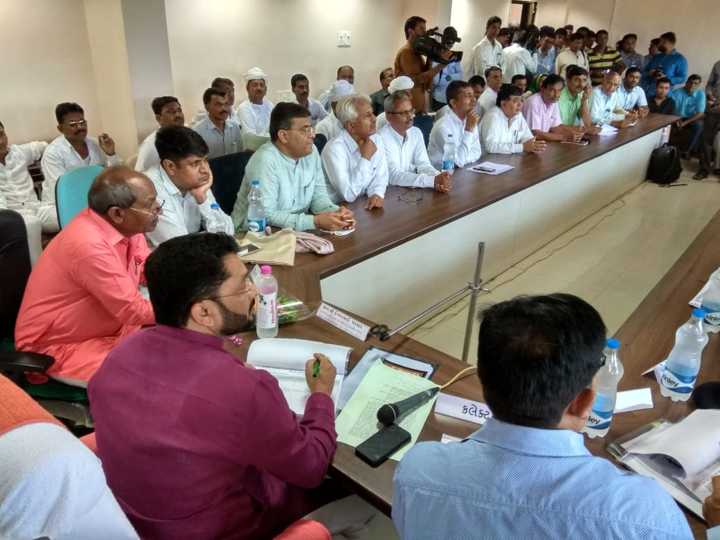 IshwarParmarMLA's tweet photo. બનાસકાંઠા જીલ્લાના ધાનેરા પ્રાંતમાં આવેલ  ધાનેરા તાલુકો, ધાનેરા નગરપાલિકા તથા દાંતીવાડા તાલુકાના અધિકારીશ્રીઓ તથા ક્ષેત્રીય કચેરીઓના સંબંધિત અધિકારીશ્રીઓની  ઉપસ્થિતિમાં લોકોના પડતર પ્રશ્નો/ ફરીયાદોની સમીક્ષા કરી. https://t.co/WU4CtHYJxj