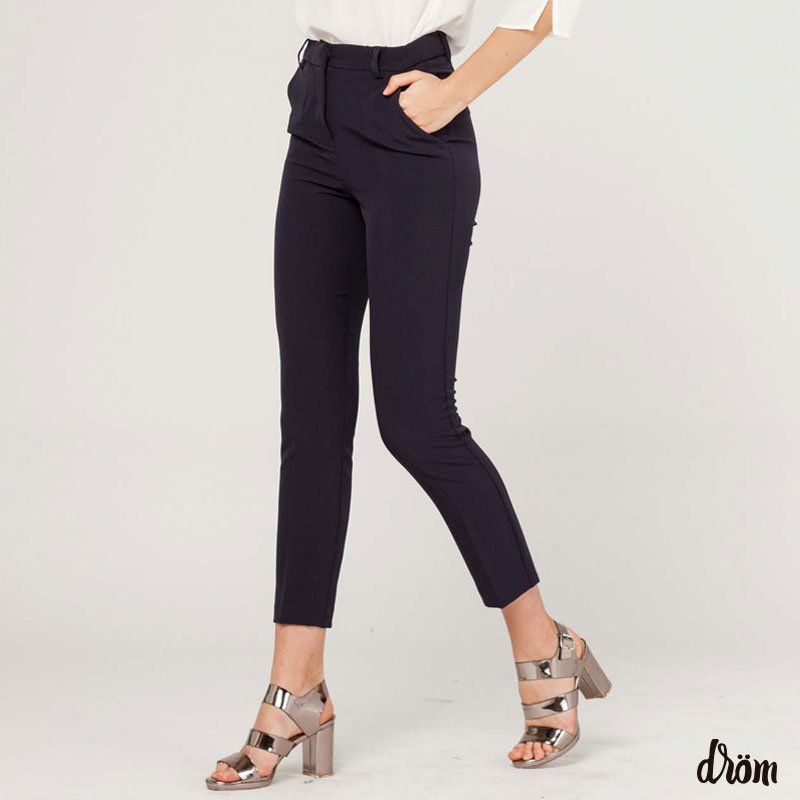 drom_shop's tweet photo. Para las que tengáis que vestir de oficina aquí os traemos el chino perfecto. Y sienta 👌

https://t.co/Cyyxh4FILS

#drom_shop #malasaña #ootd #outfitoftheday #lookoftheday #fuencarral
cris_sonrie_a_la_modaQue bonitos y que estilazo tienen 😍🖤 https://t.co/NPAXQzek4u