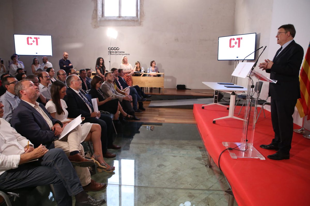 ximopuig's tweet photo. Este és un Consell municipalista, que ha volgut reconèixer el paper fonamental dels ajuntaments en la vertebració social i econòmica del nostre territori. A través de la col·laboració, anem a aconseguir que projectes, amb un valor de quasi 30 milions d'euros, es facen realitat https://t.co/QChg74fs35