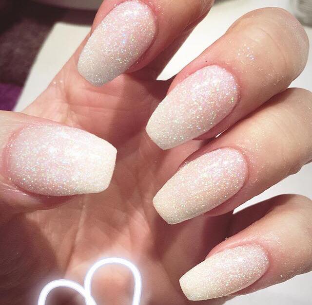 NSIUK's tweet photo. Another lovely set done by  using NSI #PolyDip system - less time, no odour, simple to apply &amp; remove!
Try today with one of our sample kits! Freephone 0800 881 8469 to order yours.

Colour shown - White Diamonds PolyDip colour https://t.co/PUPp6aC94E
