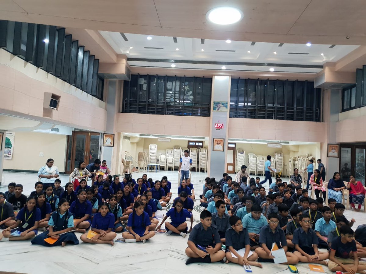 karishma_dgs's tweet image. . @datagridsol conducted a session called, #CYBERNAUTS at Mahapragya Public School regarding the world of #technology, #ComputerPrograming, #Servers and #AI. The students were thrilled to ask queries.
#Datagridsocial #MobileTech #ComputerEnthusiasts #agencylife