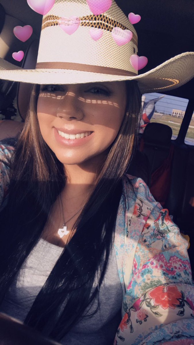 TollesoJustin's tweet photo. Ugh my baby is so FUCKING beautiful 😭 I’m the luckiest man alive 😍 https://t.co/wi78RhEqcq