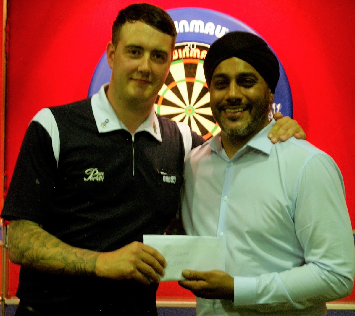 Winmau's tweet photo. Winmau Wolverhampton Open and Classic Results 🏆

Scott Baker and Dave Parletti picked up top prizes at the Winmau Wolverhampton Open and Wolverhampton Classic over the weekend.

Full Results: https://t.co/q8Dj54UcLG 

#Winmau https://t.co/jNe7etZoKl