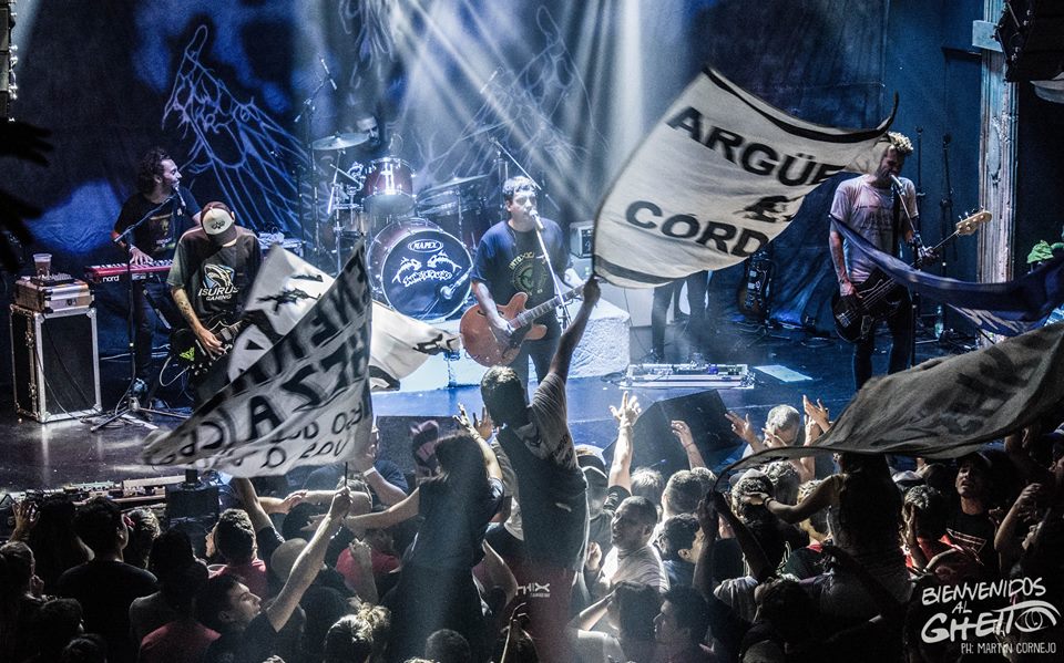 "El rocanrol llevándose todo lo que soy" <a href="/sdepescado/">Sueño de Pescado</a> papá
PH <a href="/Martincor73/">Martin Cornejo</a>