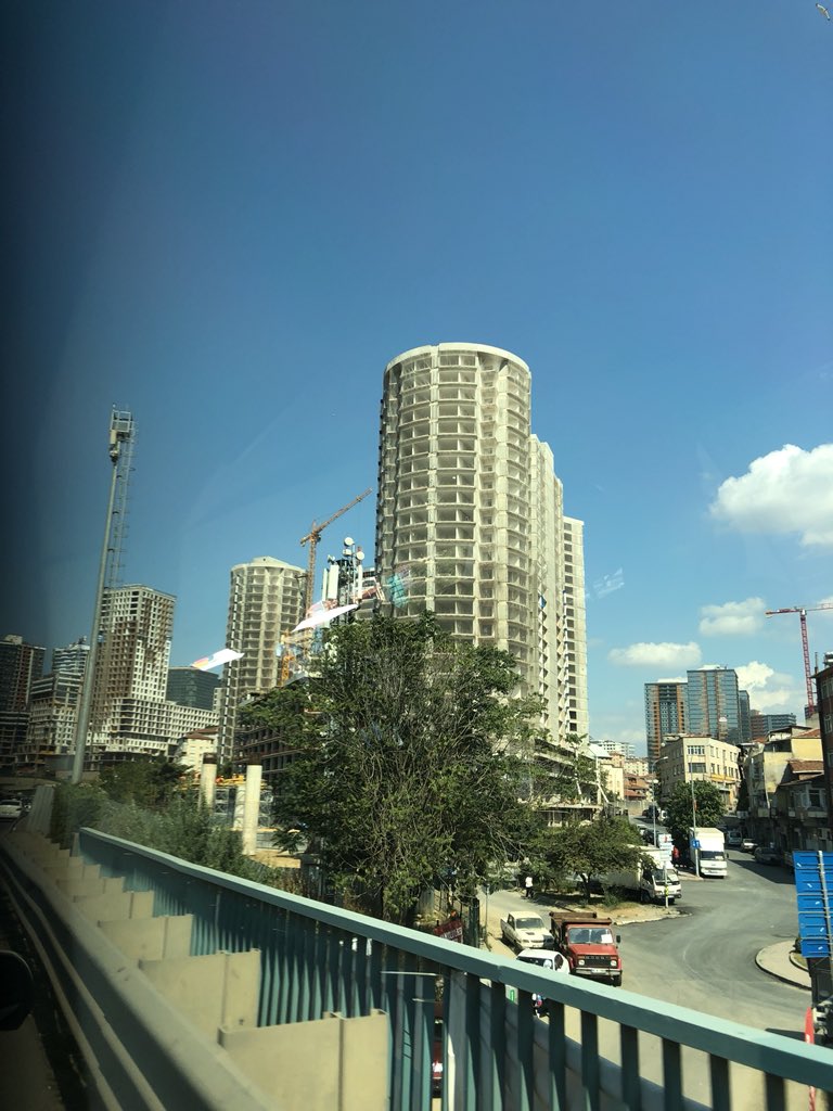 @efetuncr Dün yapmış olduğun korkunç açıklamayı atlatamıyorum ama yine de özlemişsindir diye sana bunu yolluyorum çünkü seni olduğun gibi sevmeyi öğrendim.