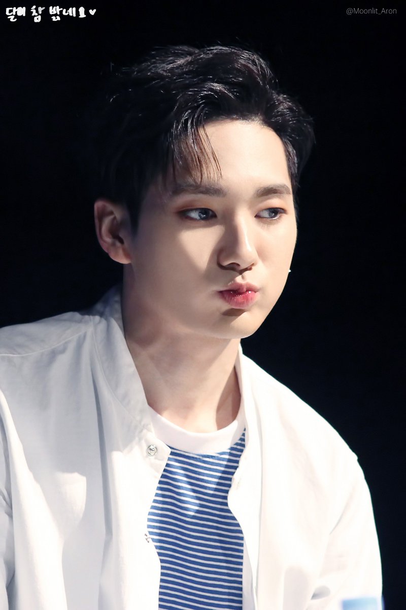 180715 로맨틱선데이 아론♥
물 마시는 것도 예뻐

#뉴이스트 #뉴이스트W #아론 #ARON