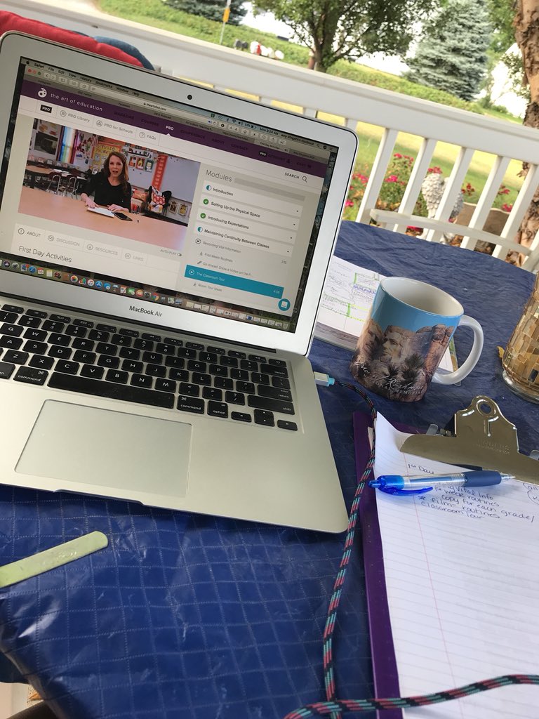 klingshirn1's tweet photo. Porch PD this morning with the #ArtofEd Pro-#firstdayactivities #ilovethefirstdaysofschool #frindians https://t.co/regbJ8fXaU