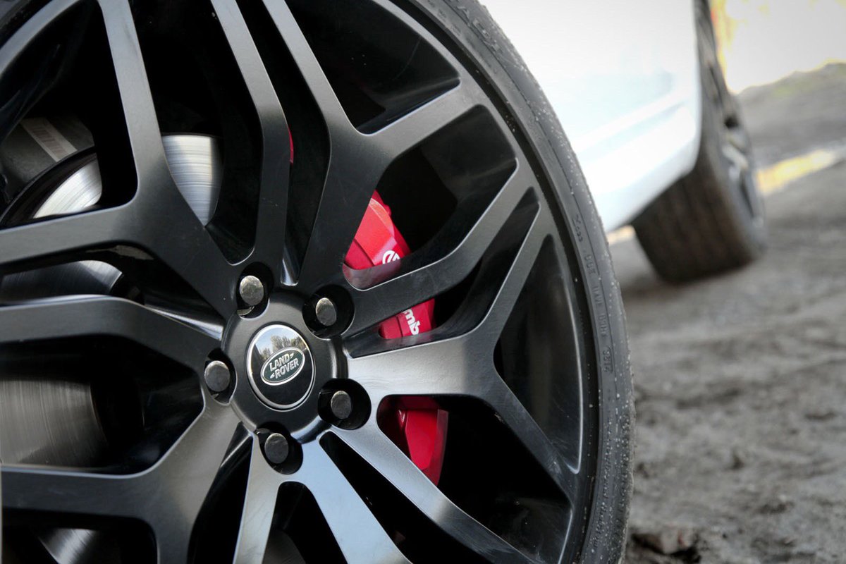 When brembo’s are life #RangeRover #brembo #satinblack #alloywheels