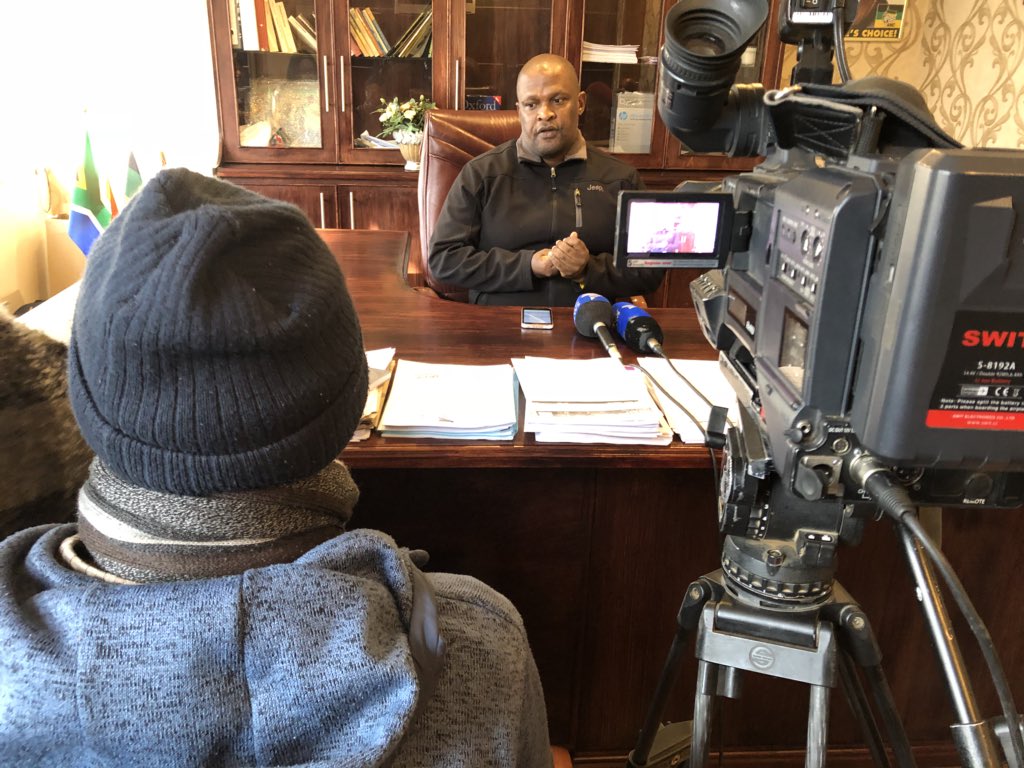 #ANC #NCape to brief the media after on the latest on the #KimberleyShutDown - they’ve been in a meeting with community leaders. <a href="/NgxangaDeshi/">Deshi Ngxanga</a> to address the media. #SABCNews