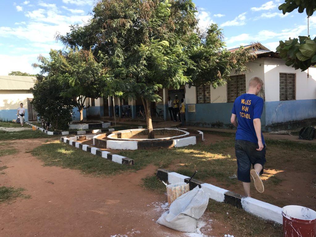 WHSZanzibar's tweet photo. Team work makes the dream work and hopefully makes it fit for the presidential visit 👌🏾 https://t.co/mxZ8gNc1dF
