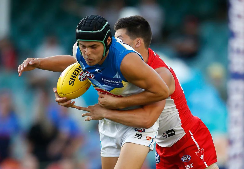 NProSports's tweet photo. Kade Kolodjashnij (@kolodjashnij28) wearing #NProSports playing for the @GoldCoastSUNS in the @AFL #YouCompeteWeProtect #ReduceTheRisk https://t.co/vJeKq1FqeQ