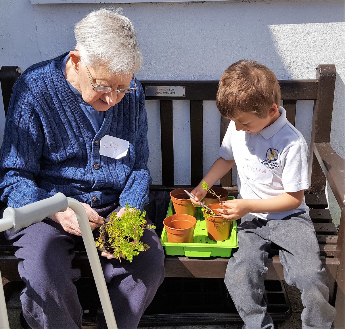 carehome_co_uk's tweet photo. Isle of Wight care home sets up a ‘class in a care home’ where young and old spanning ages from 4 to 94 learn together. https://t.co/mbaamiGH7Z #education https://t.co/nQHLpouKNc