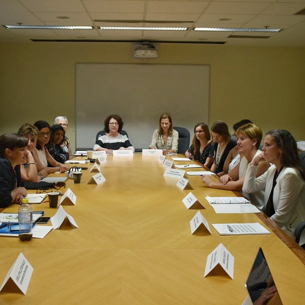 KirstyDuncanPhD's tweet photo. Improving gender equity and diversity in Canada's scientific community has always been a priority of mine. I was pleased to discuss a "made-in-Canada" approach to the #AthenaSWAN program with researchers in Quebec today. Thank you for the compelling discussion! #WomenInStem https://t.co/GaB3ta4VBM