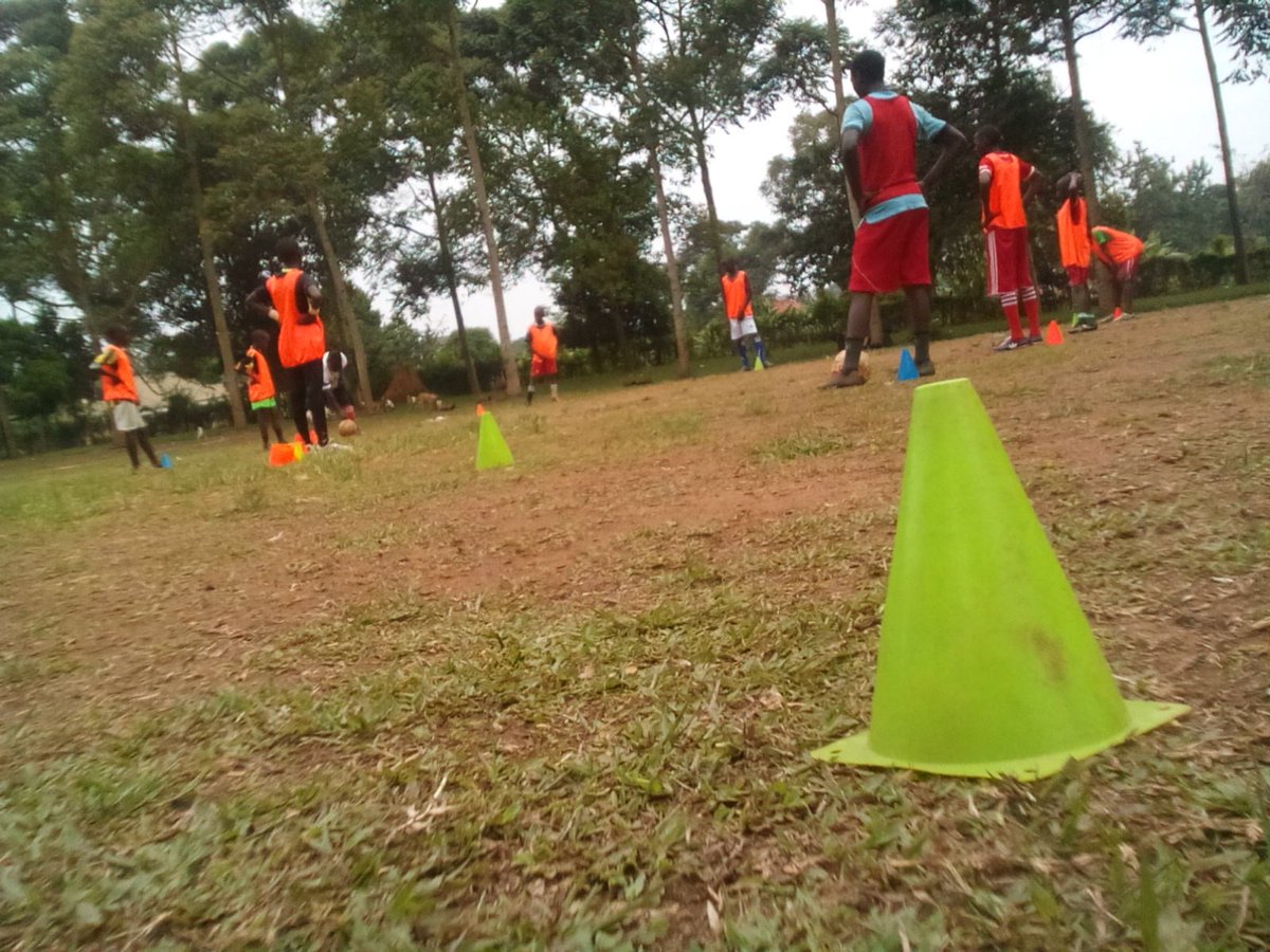 BFU_uganda's tweet photo. @BFU_uganda we use #football to touch the lives of the underprivileged kids and youths in #kampala #Uganda. When they play, they forget that they missed dinner, don't have a caring parent and many other challenges.please join @bartkiyemba on this cause. https://t.co/sG4qcfTnGA