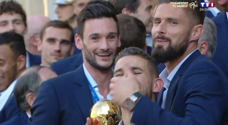 DrizztFlo's tweet photo. - COURTOIS, COURTOIS, ON T’EN..
- ptdr ta gueule on passe à la TV https://t.co/xNJBhlbG8C