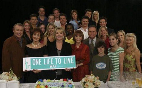 DDub6986's tweet photo. Happy 50th Anniversary #OLTL 7/15/68 #OLTLForever #Onelifetolive @robinstrasser @krisalderson @Eddie_Alderson @britt_underwood @iamtikasumpter @davidfumero @melissafumero @_MelissaArcher @Jessicaamorris @KassieDePaiva @davidagreg @Farah_Galfond @hillarybsmith #AgnesNixon #OLTL50 https://t.co/B0JAcxwnlv