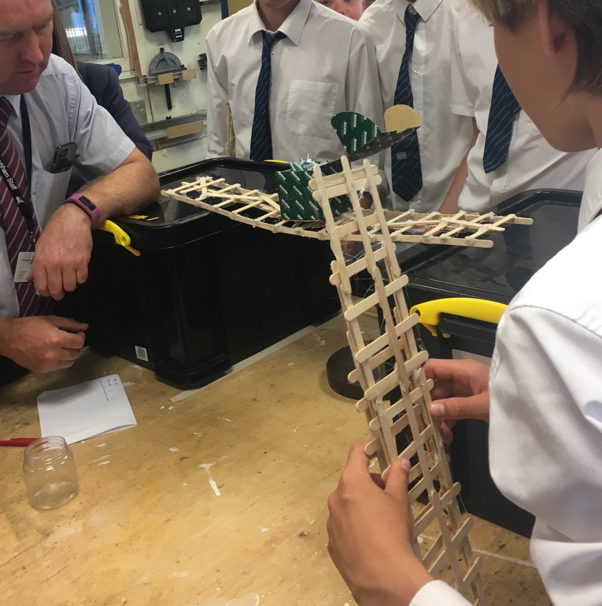 TwynhamDT's tweet image. Great bridge structure activities happening in Y9 product design lessons this week #Twynham #lastweekofterm