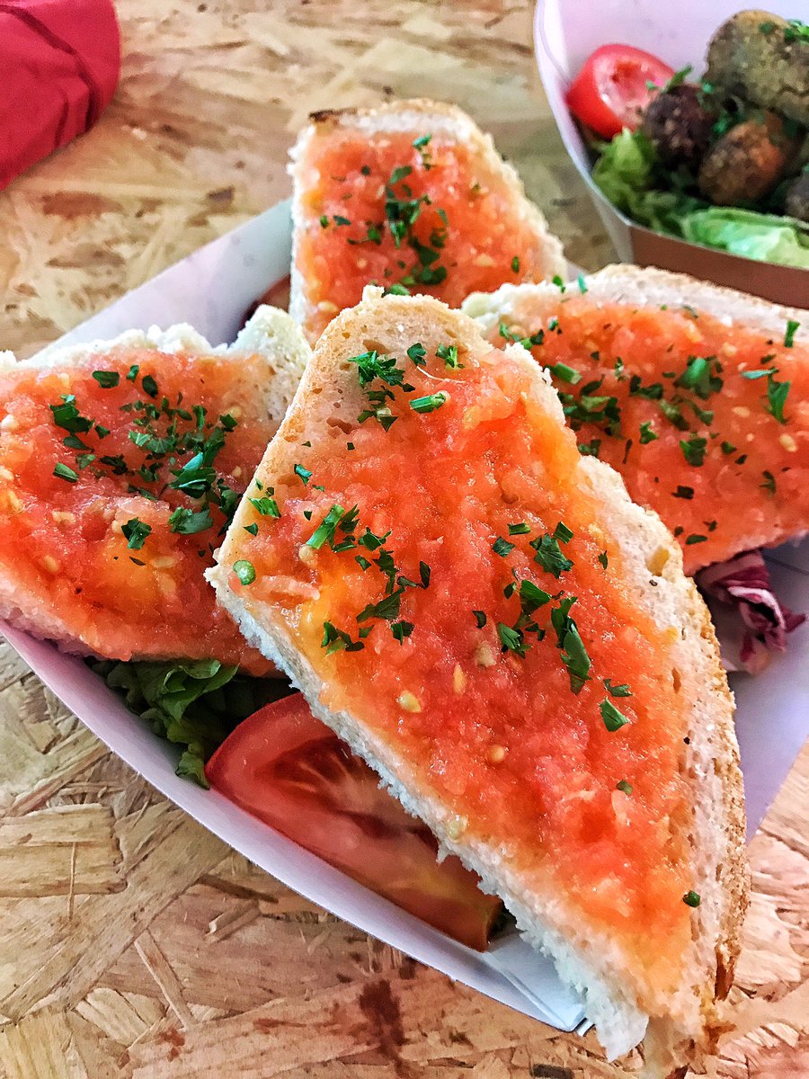 eatlvpl's tweet photo. NEW: Liverpool's 2 new food markets @DocksideDClub and Grand Central Food Bazaar go head to head in my latest post. 🥂🍴

Link 👉🏼 https://t.co/PupRP26c0k https://t.co/SVEF3KcQk2