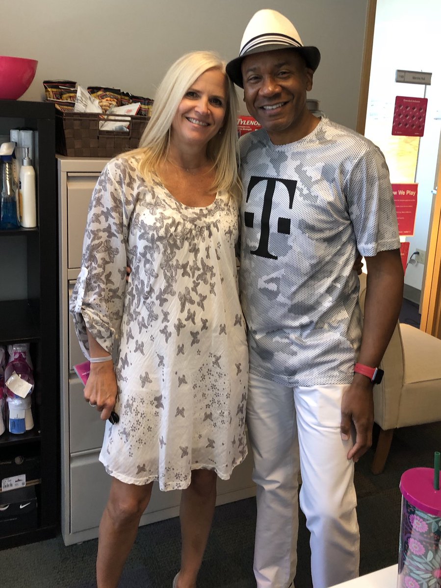 Dotcy3's tweet photo. With my #1HR #HRLT teammate @MarcineHull. When it’s 80 we wear white. @LizInMotion @nbushey @JohnMavers @Wintertab @hrstrb @danginar @RhodaMilam @rosemarie_dubaz @tmobilecareers https://t.co/Et9yOnFrsa