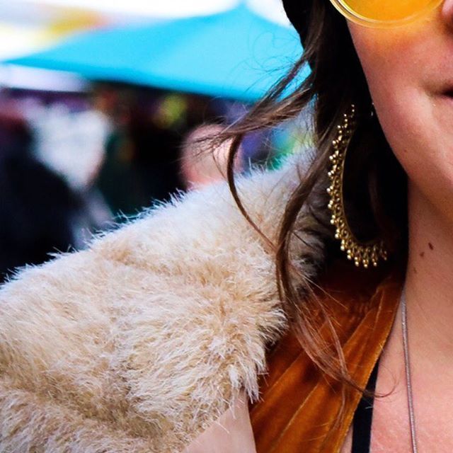 FreioArtist's tweet photo. 2 of 6
Beautiful people and smiles @enchantedforestgathering .
.
..
...
..
.
#festivalphotography #portrait #portraitphotography #blueblockers #sunnies #facepaint #earings #earing #necklace #fuzzy #gold #feststyle #festivalstyle #dots #color #colorful #f… https://t.co/daYR6Dq1HZ https://t.co/0z7mEYMMa3