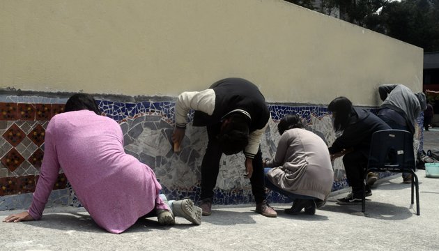 IEMS_CDMX's tweet photo. Estudiantes de sexto semestre del plantel “Josefa Ortiz de Domínguez”, en Cuajimalpa, crearon el mosaico titulado: “Quetzalcuajis”, que adornará de manera permanente uno de sus muros.

Nota completa 👉 https://t.co/ELEd57Oa7u https://t.co/jhc1u0hdrK