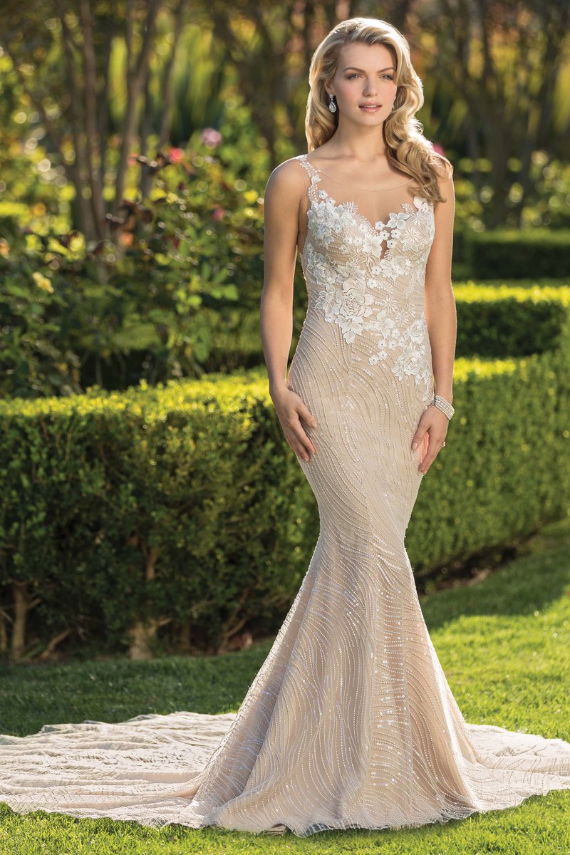 CasablancaBrida's tweet image. Click bit.ly/GOTW-Style234 to check out #Style2341 Gia, the asymmetrical-patterned, glittering #GownOfTheWeek! #CasablancaBridal #CasablancaBride #CelebrateForever