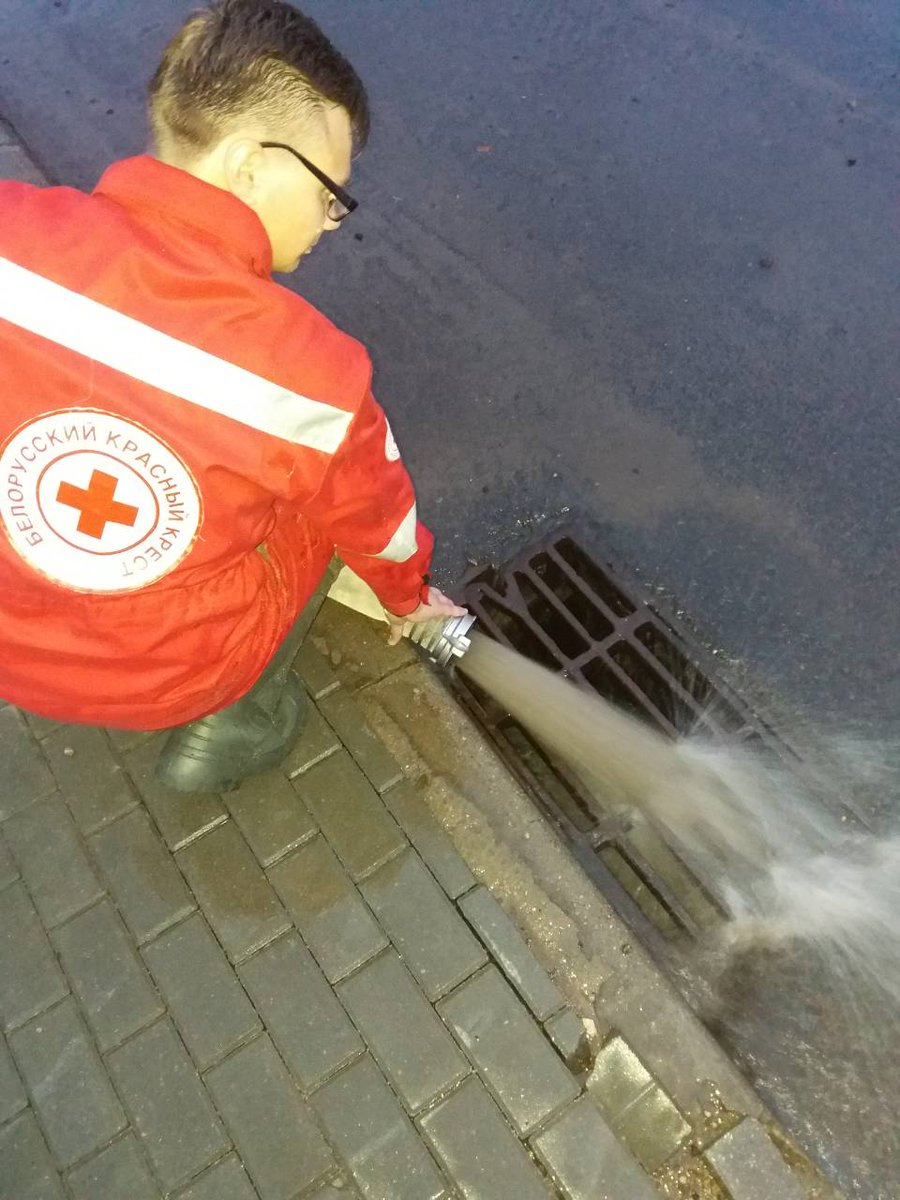 by_emergency_RC's tweet photo. @112MINSK вызвал и @minsk_emergency качает #Минск https://t.co/b8nQ38I3tM