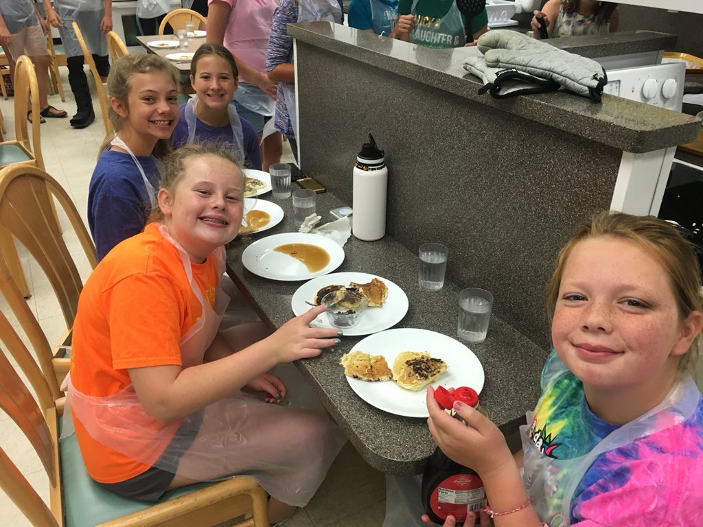 AmandaLFay's tweet photo. Homemade chocolate chip pancakes with @ISD719Wave summer camp kiddos this morning were a great success! Yum! #kidscook #kidchefs #realworld #cooking #summerfun @isd719 @ISD719CommEd https://t.co/w9ZuFFoNNX