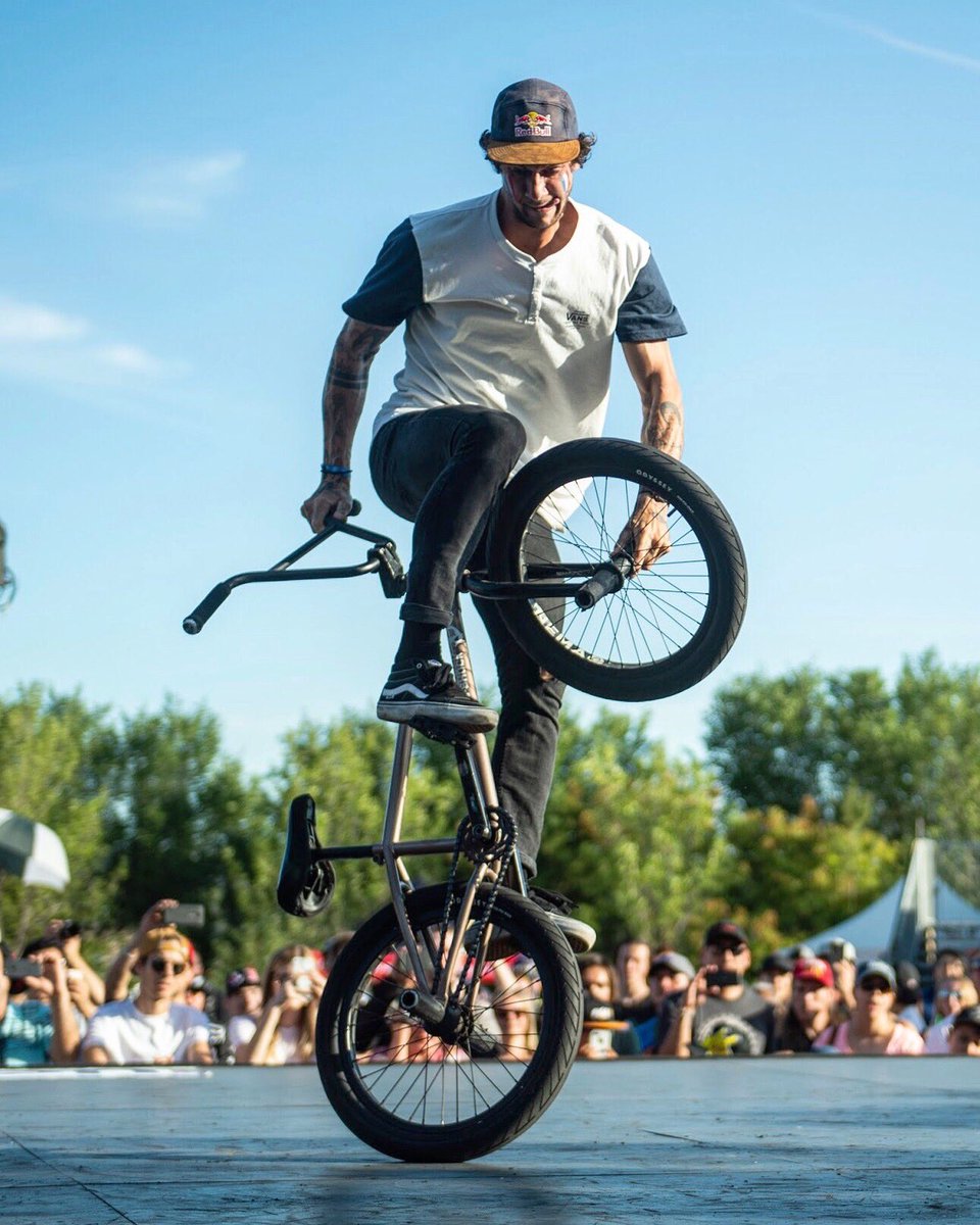 MatthiasDandois's tweet photo. FISE Canada was dope! Couldn’t stay on my bike during finals but still got 🥉🙏🏼 Congrats to my brosky @alexjumelin for the well deserved win and the @fiseworld crew for putting together these sick events!! ❤️🇫🇷 #fiseworld https://t.co/JIyQAEm7qH