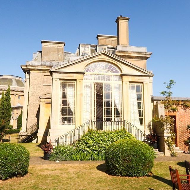 spaceinyourcase's tweet image. The gorgeous conservatory @theickworthhotel. This is where you’ll eat if you enjoy dinner with your children when you’re on holiday. If you want a smart dinner for two though, the hotel staff will give your kids high tea, so you can have a night off! #be… ift.tt/2NVDBCc