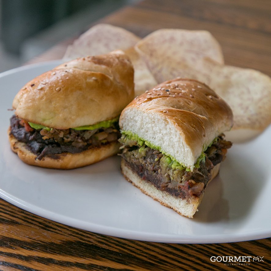 ¡Está de vuelta! Baguette de frijol con puerco.
 #UnViajeAlPasado #GourmetMX