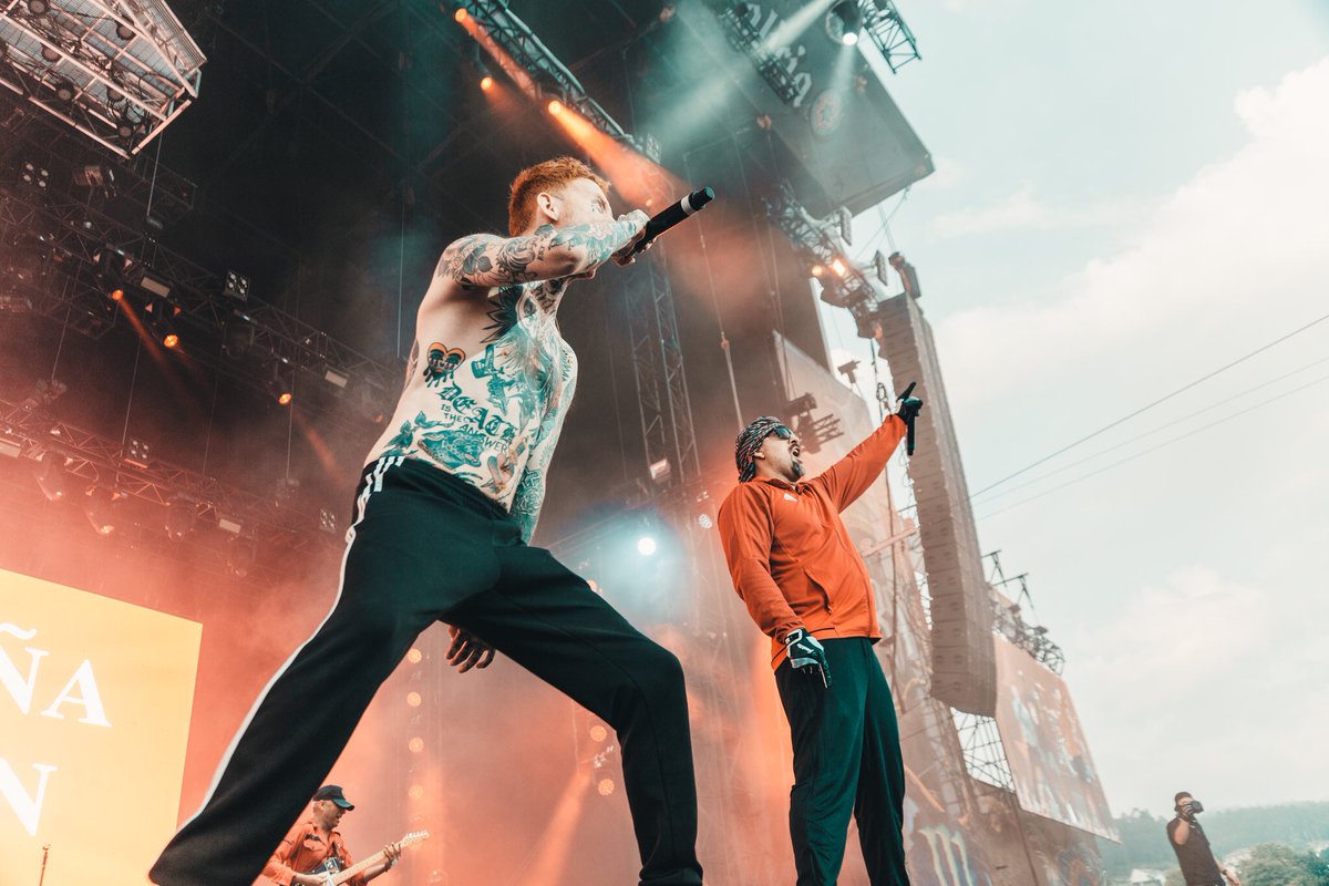 therattlesnakes's tweet image. ‘And now you do what they told ya, now you're under control’ 🔥🔥🔥🔥

Such an unreal moment, on stage with @prophetsofrage  🤟

📷 @tomadamgreen 

#summerofsnakes #killinginthename #prophetsofrage #resurrectionfest