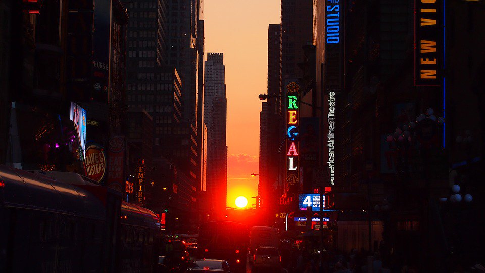 thesqua_re's tweet photo. Did you catch the stunning Manhattanhenge sunset? Here’s a glorious pic for those who missed it. #NewYorkWeek #Newyork #NYC #thesquare #summer #travel

Travelling to NYC this summer? Book your serviced apartment here: https://t.co/UvGVur0MYu https://t.co/hw2WGgcwEY