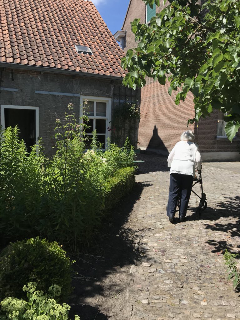 Langs Halderbergse dreven met #fietsenallejaren Riksja, koffietje en moerbei-cake in het Mastboomhuis Waar de tijd al jaren stil staat...
<a href="/surplusgroep/">Surplus</a> <a href="/surpluswelzijn/">ouderenwerk</a>
