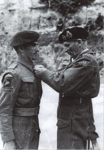 6thairborne's tweet photo. 16th July 1944 Investiture RSM. George William Johnson #7thParachuteBn receives Military Medal from Field Marshal Sir Bernard Montgomery #LEcarde quarry #Amfreville #Calvados #Normandy #OTD

https://t.co/RehcMToctX https://t.co/Ex1SEeahu8