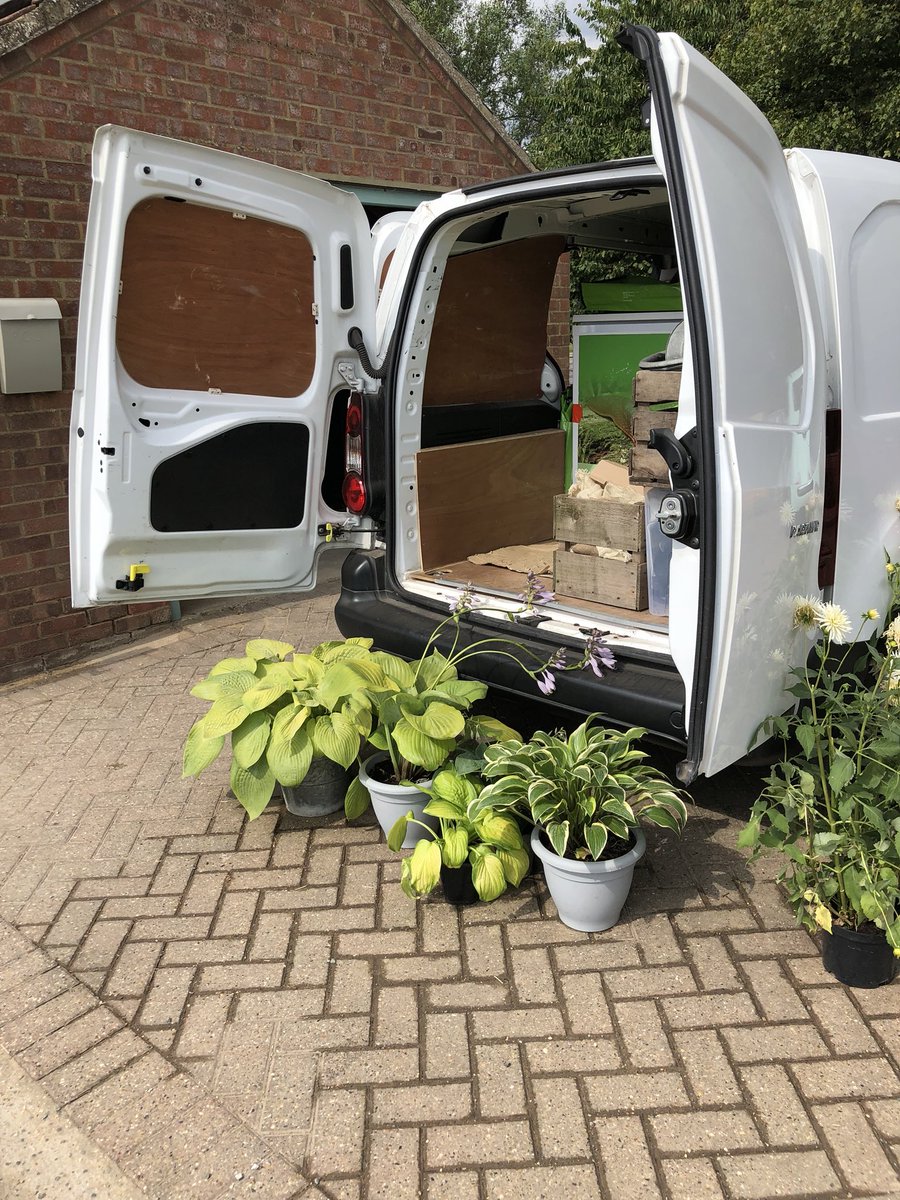 Loading up the van ready for long trip up to #RHSTatton <a href="/The_RHS/">The RHS</a> <a href="/BASF_Nemasys_UK/">Nemasys Beneficial Nematodes</a> <a href="/HelenPest/">HelenPest</a> #nemaslug
