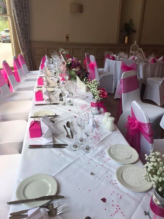 Limpley_Stoke's tweet photo. Pretty in #Pink , congratulations Mr and Mrs Harwood
#Wedding #WeddingDay #WeddingPlanning  #EventsPlanning #Weddings #BestWesternLimpleyStokeHotel https://t.co/VP5q8v7BCS