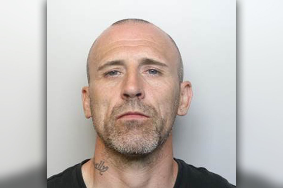 DerbysPolice's tweet photo. An image has been released of Justin Poynton, who we would like to trace as a suspect for burglary. The 41-year-old, from #Hilton, also has links to #Hatton, #Derby and #Halbrook. Anyone that knows of his whereabouts is asked to contact us. https://t.co/9IaYL0tc0c https://t.co/tjy9SC9Q5Y