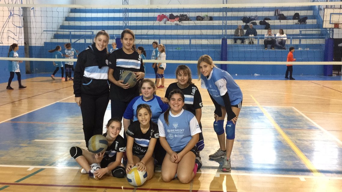 LorenzoVerena's tweet photo. Feliz cumple club belgrano !! 💙💙💙 @voley_club18 @ClubBelgrano16 https://t.co/e9btJmFzpM