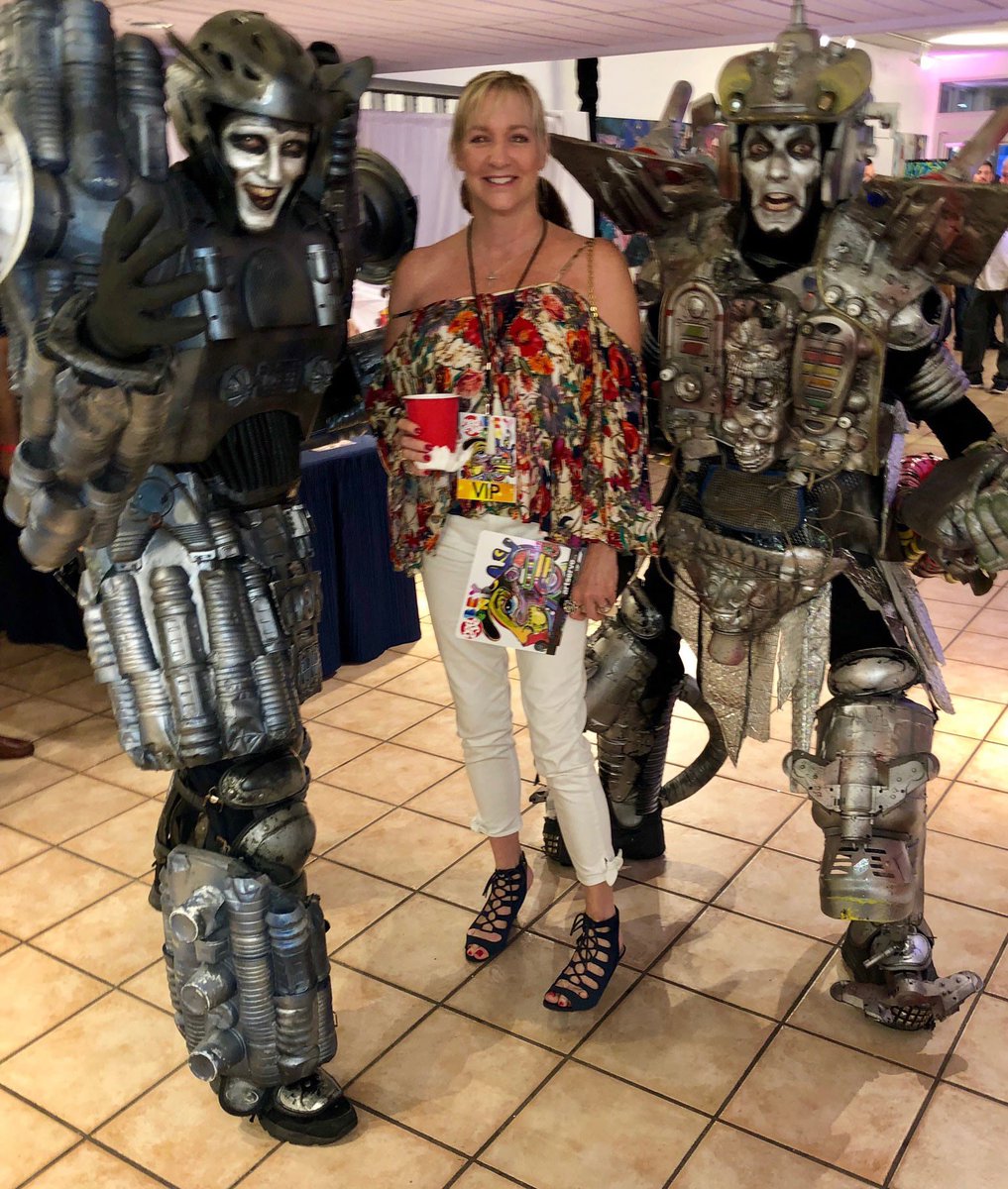 BrowardArts's tweet photo. Our #BrowardCulturalCouncil chair Jodi Jeffreys Tanner encounters @thekillerrobots, who were running amok at @ArtServeInc this weekend! #redeyebeyond #artserve #killerrobots #thekillerrobots https://t.co/KWdZudcjcZ