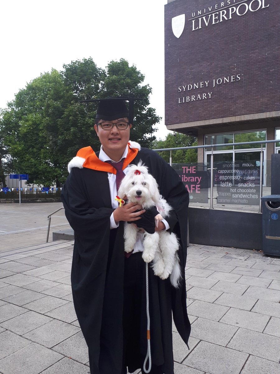 LivUniLibrary's tweet photo. You canโt say youโve really graduated until your dog has barked his approval. Congratulations! #LivUniGrad #Classof2018 #HappyGraduation #DogsofGraduation ๐ถ๐ https://t.co/cQFe0ryIXc