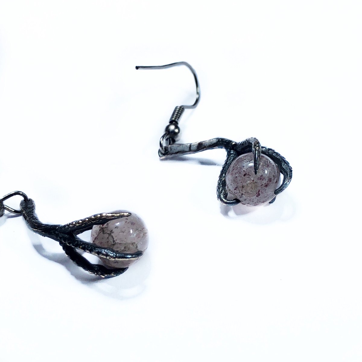 ÇEKİLİŞ...
Kendi tasarımım ve üretimim olan bu kolyelerden birini RT eden bir takipçimE hediye edeceğim. Tüm tasarımlarım için; mokoartdesign.com ı kurcalayabilirsiniz🌿 Siteden tasarım hikayelerine ve doğal taşların burçlarla ilişkilerine de ulaşabilirsiniz, bol şans🎈