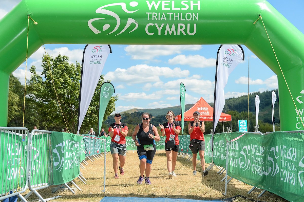 Did you race in the #BalaBigBash in "Balabados"?  Well round 4 of the @WelshTriathlon Super Series #WTSS18 is on <a href="/S4C/">S4C 🏴󠁧󠁢󠁷󠁬󠁳󠁿</a> 📺 this Friday at 20:25... tune in to see all of the 🏊‍♂️🚴‍♂️🏃‍♂️ in the ☀️