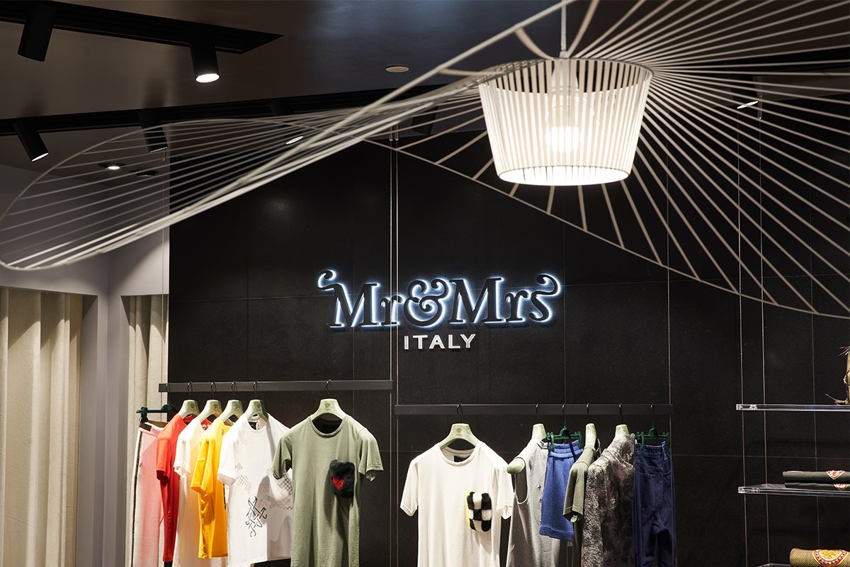 MrMrsItaly's tweet photo. Mr&amp;Mrs Italy全新精品店现已登陆长沙IFS国金中心，位于充满活力的芙蓉区，是长沙市奢侈品首要聚集地，也是著名的艺术和文化场所。
欢迎探索 #MMI长沙 ✨
.
#mrmrsitaly #MMIboutiques #newopening https://t.co/T6vAvBqztq